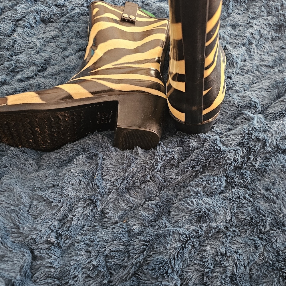 Boots - Picture 4 of 6